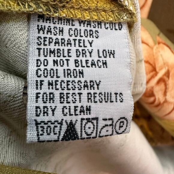 Tommy Bahama Men's Large 100% Silk Hawaiian Shirt Post Card Flower Design EUC - Picture 7 of 10